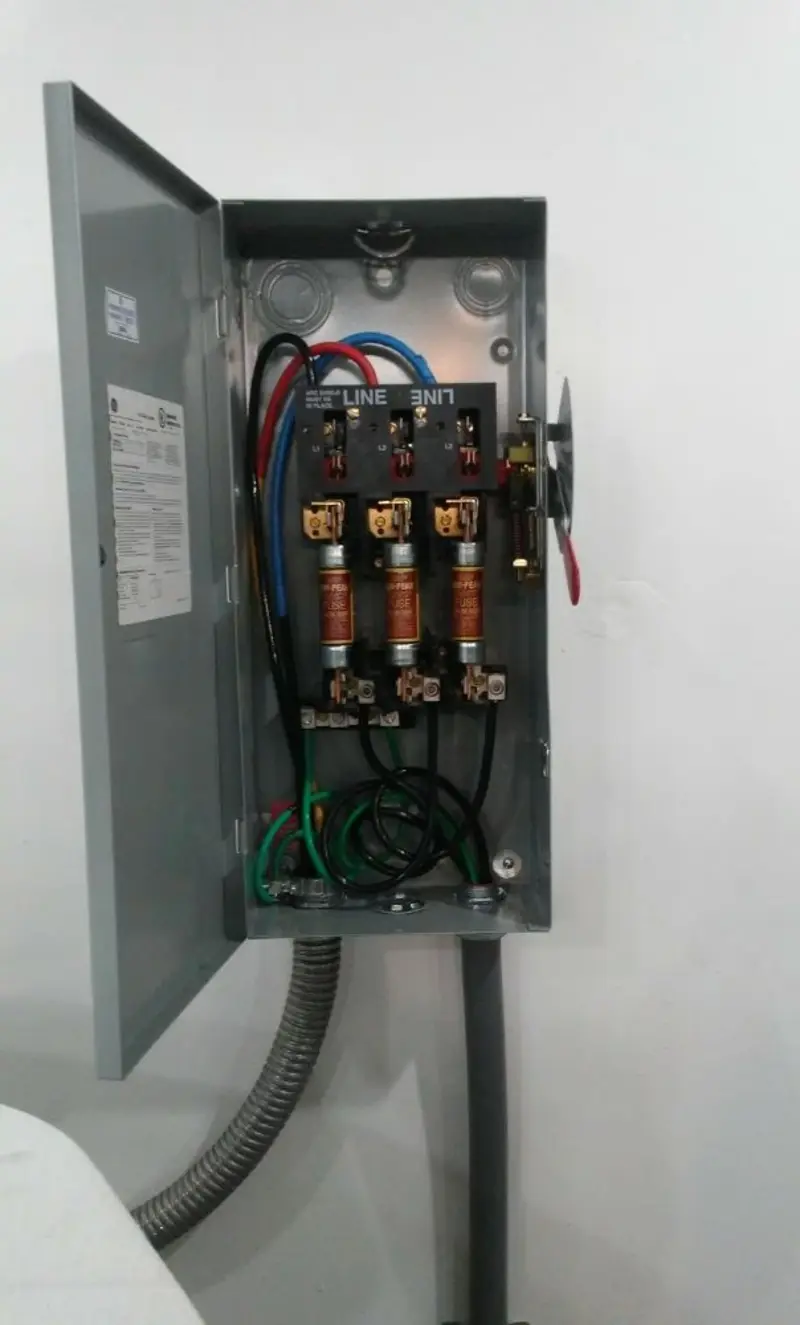 Three-phase disconnect switch installed for Smoke Detector Installation in Townsend